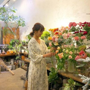 前田有紀と花の画像