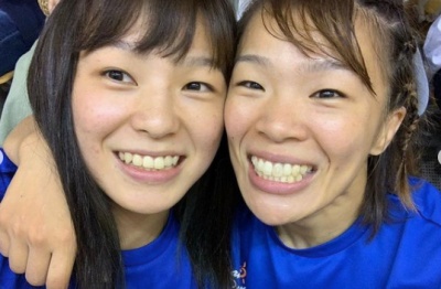 川井梨紗子と妹友香子の画像