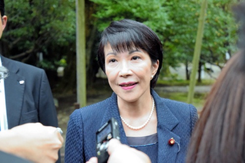 高市早苗はいつからウィッグ?画像