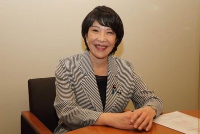 高市早苗はいつからウィッグ?画像