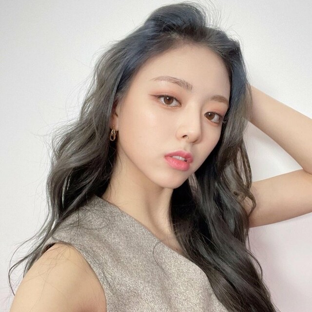 ITZYメンバープロフィール(ユナ)画像
