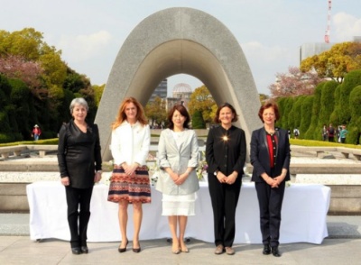 岸田文雄の夫人の若い頃の画像