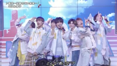 長尾謙杜がデザインした青空デニムの衣装