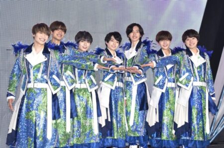 長尾謙杜がデザインした青い衣装