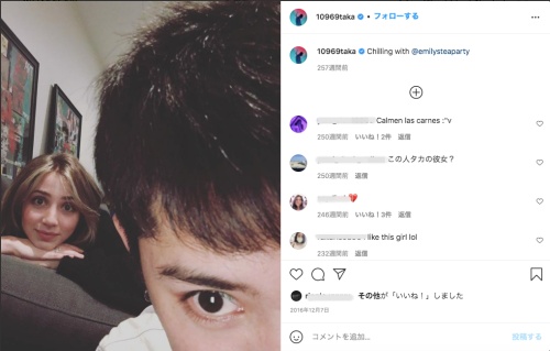 エミリーラッドとtakaの2ショット画像